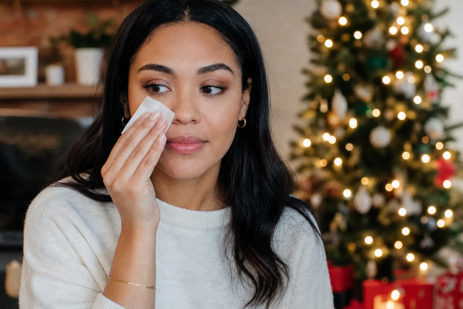 New Year event makeup touch-up with blotting paper