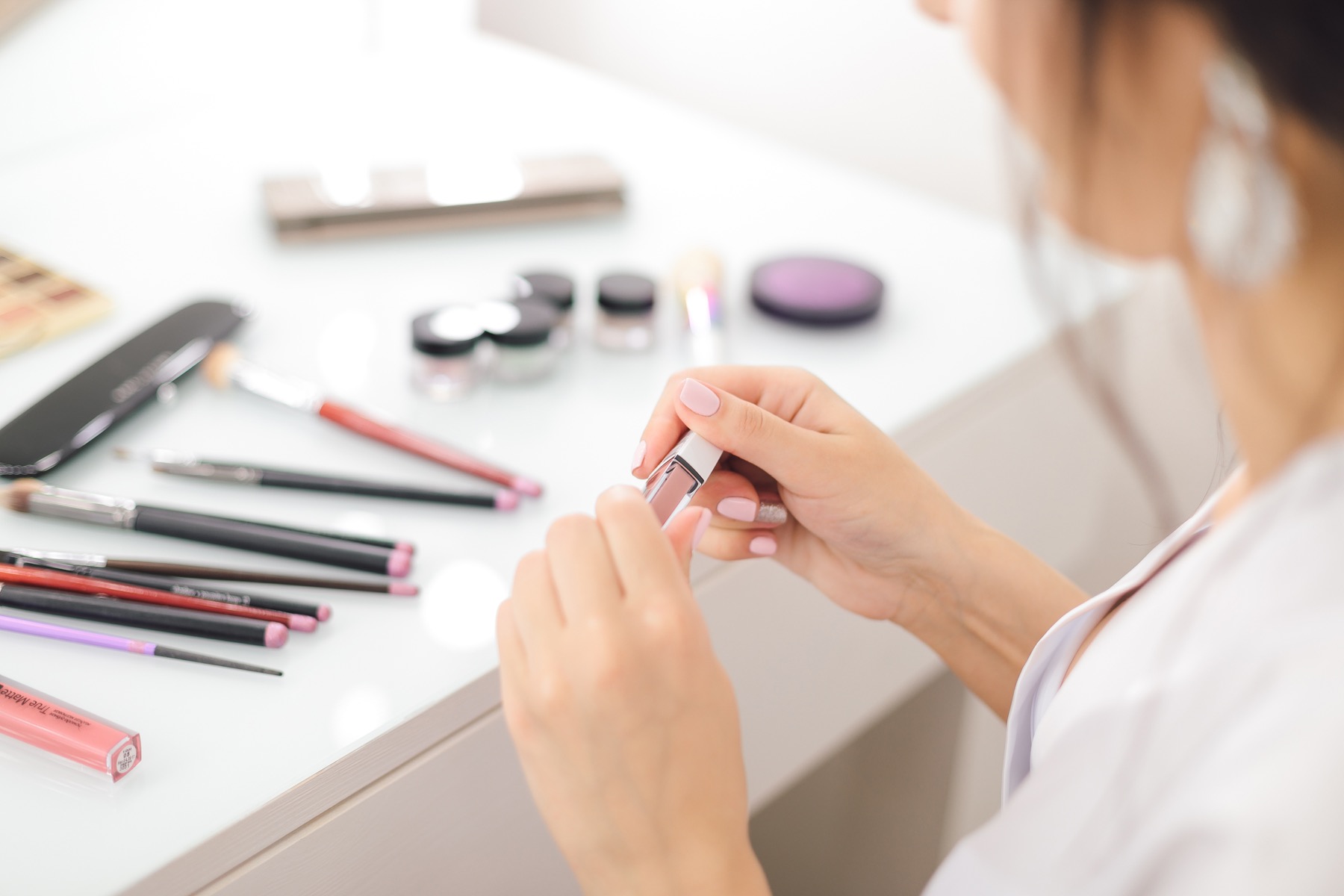 PleasingCare beauty desk touch-up scene